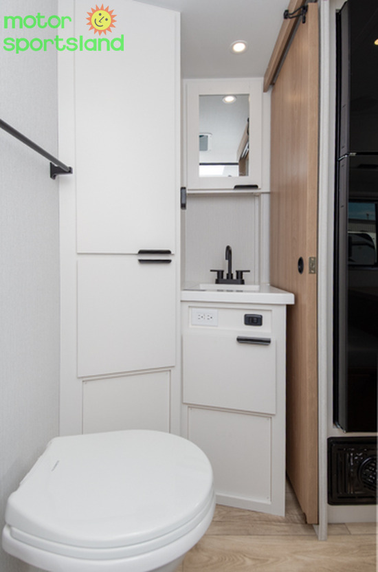2027 Winnebago Micro Minnie 2000TRB - Image 27