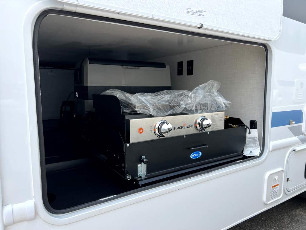 2027 THOR MOTOR COACH MAGNITUDE GA28 - Image 5