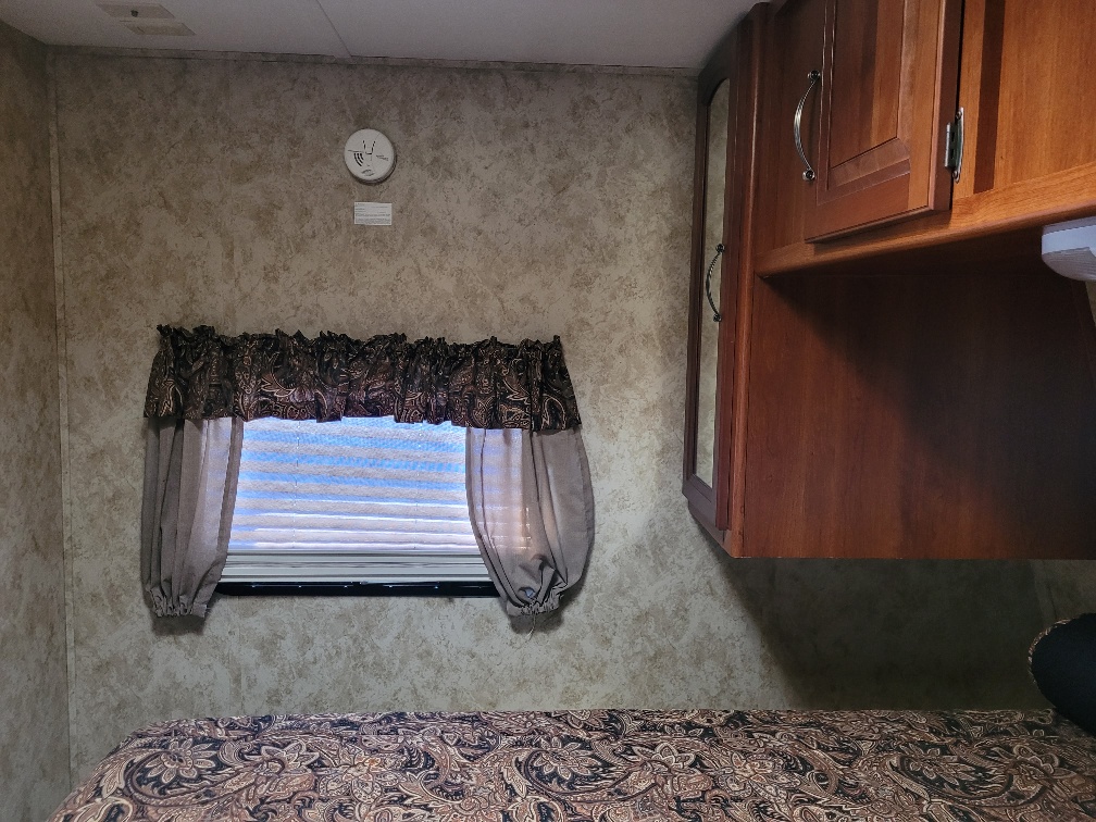 2012 Keystone Cougar XLite 30RKSWE - Image 16