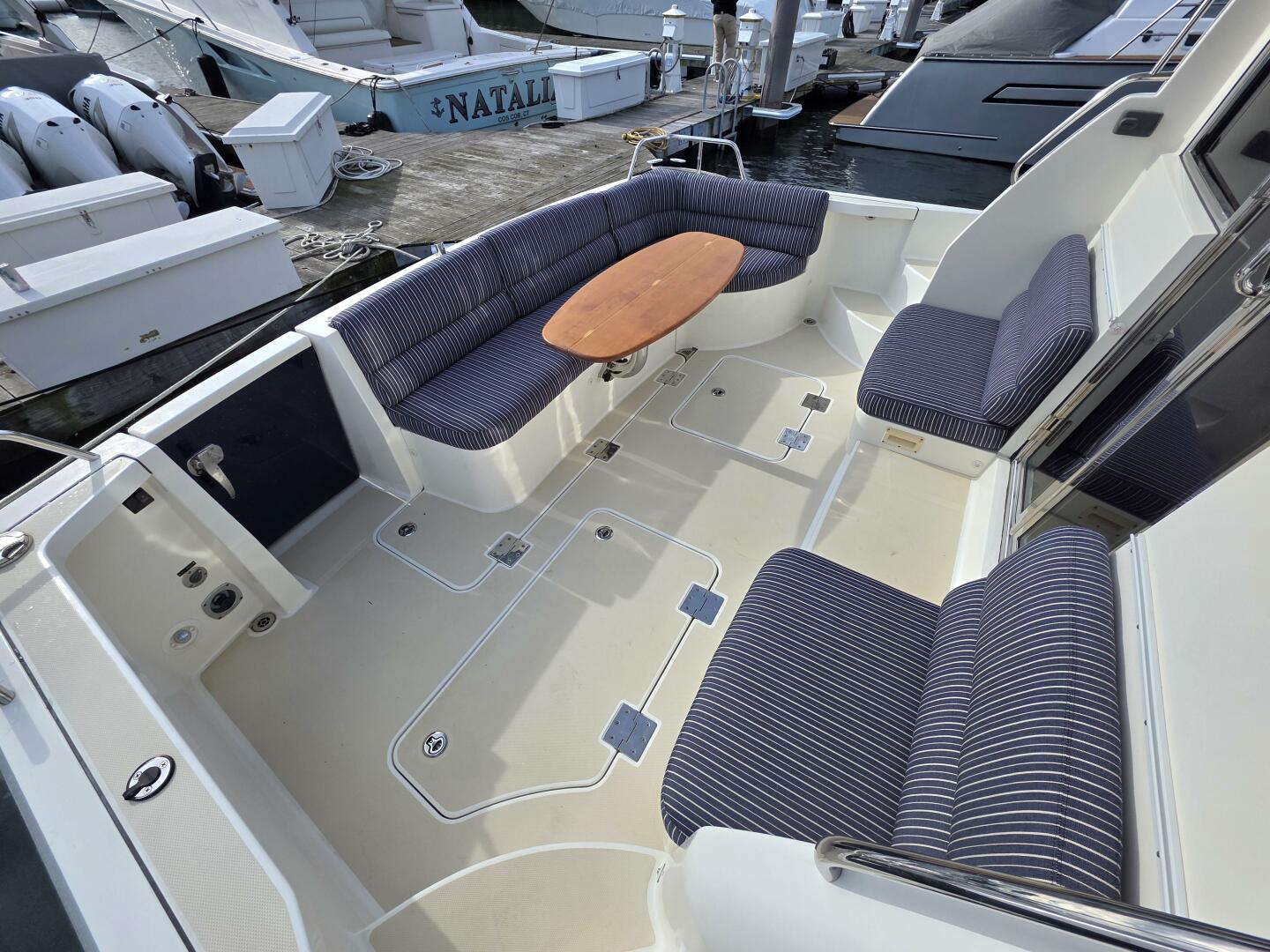 2017 Sabre 42 Salon Express - Image 10