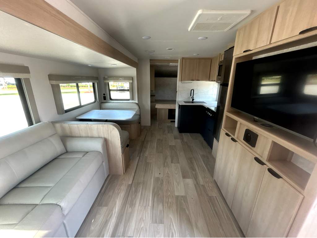 2024 WINNEBAGO MINNIE 2801BHS - Image 19