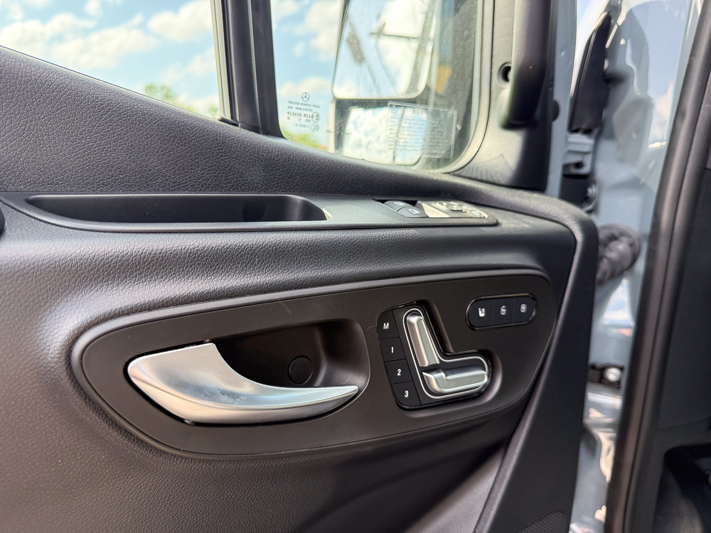 2025 THOR MOTORCOACH 19A - Image 14
