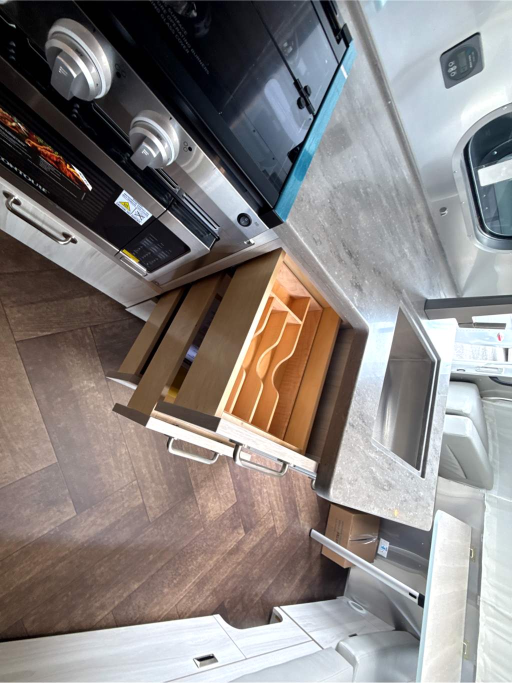 2027 Airstream International 25FB - Image 18