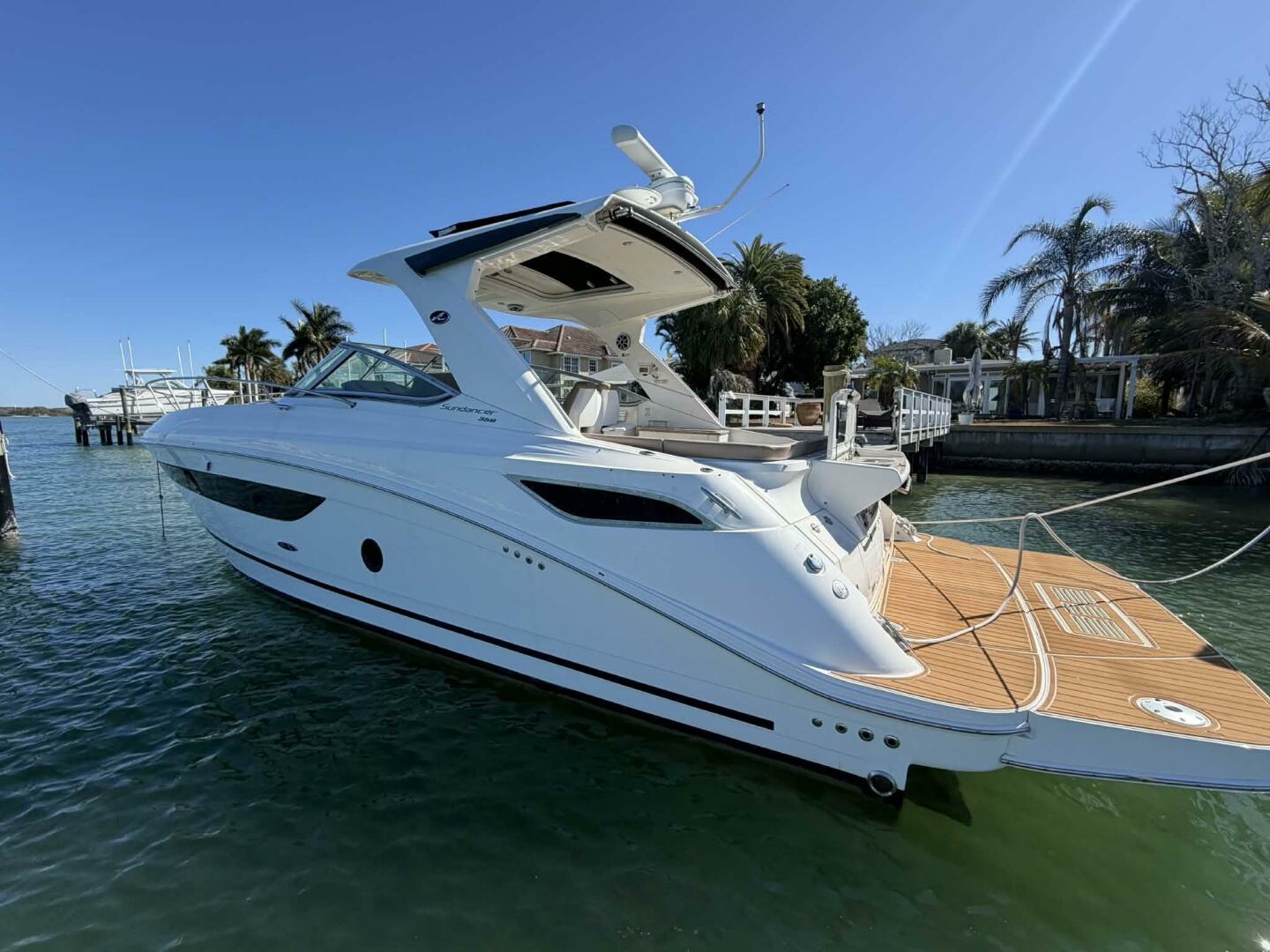 2016 Sea Ray 350 Sundancer - Image 15