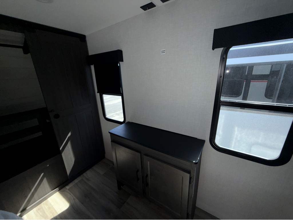 2026 VENTURE RV STRATUS 302VBH - Image 27