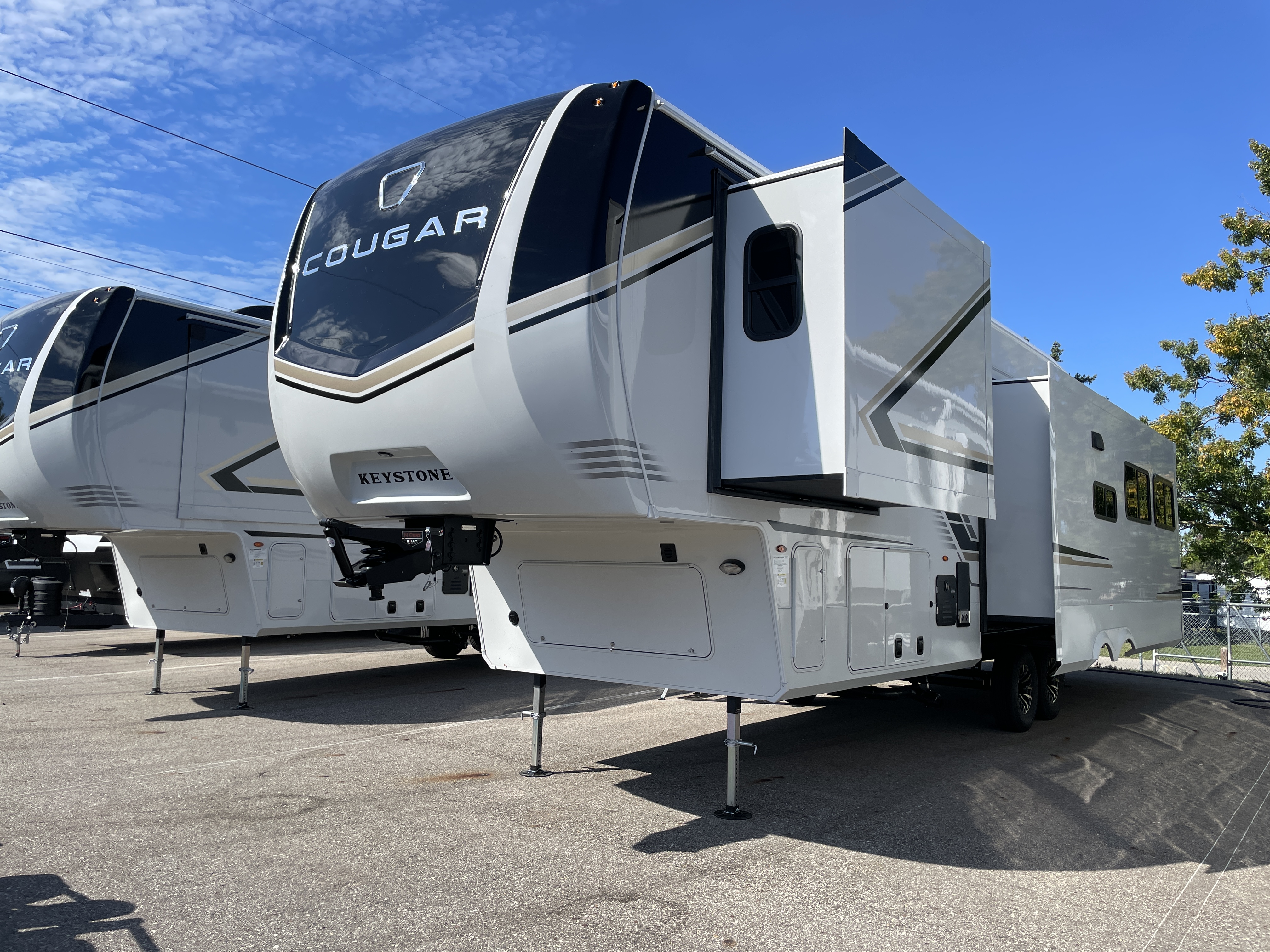 2027 Keystone Cougar 320RDS - Image 6