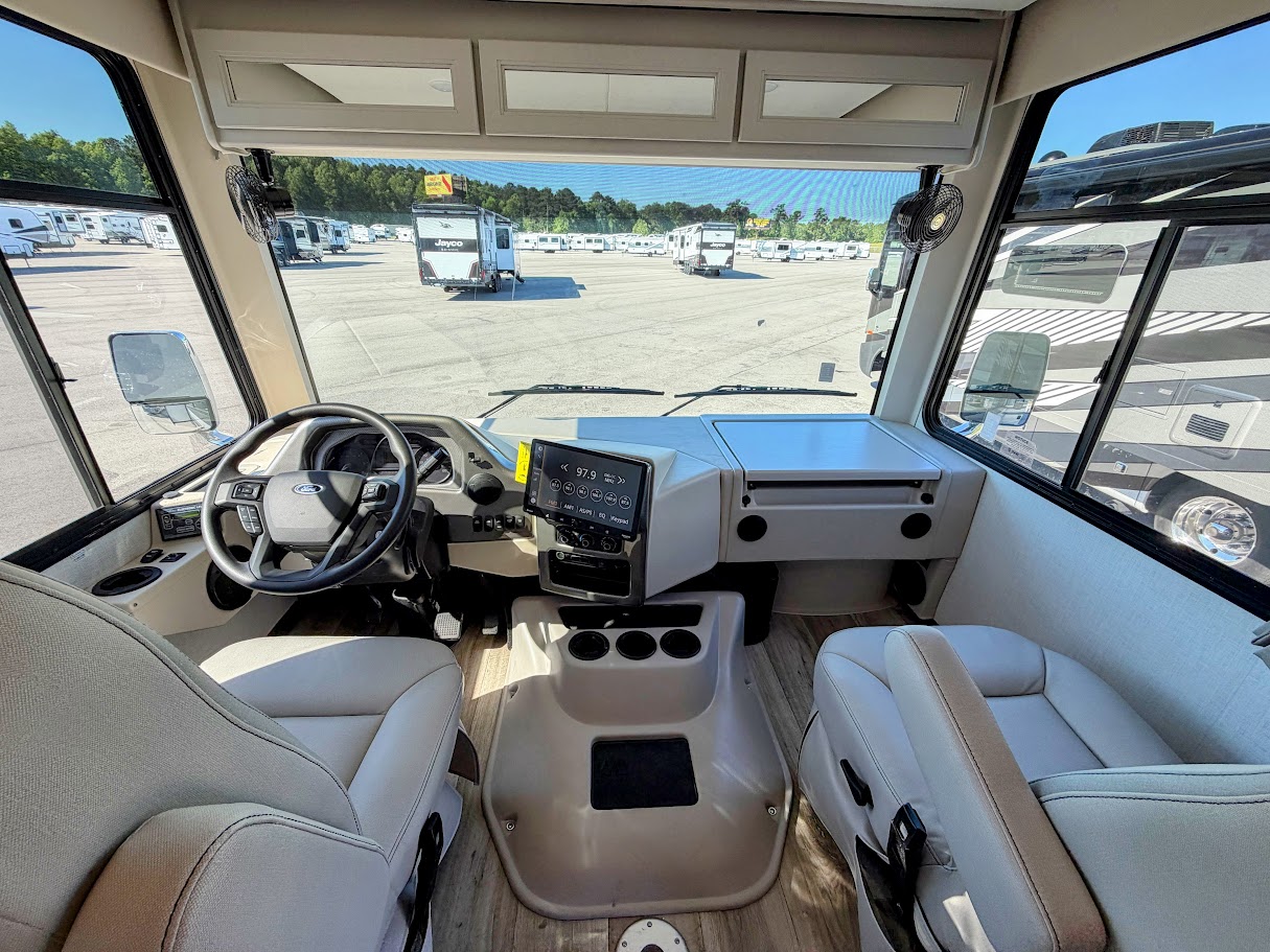 2027 THOR MOTOR COACH HURRICANE 36H - Image 8