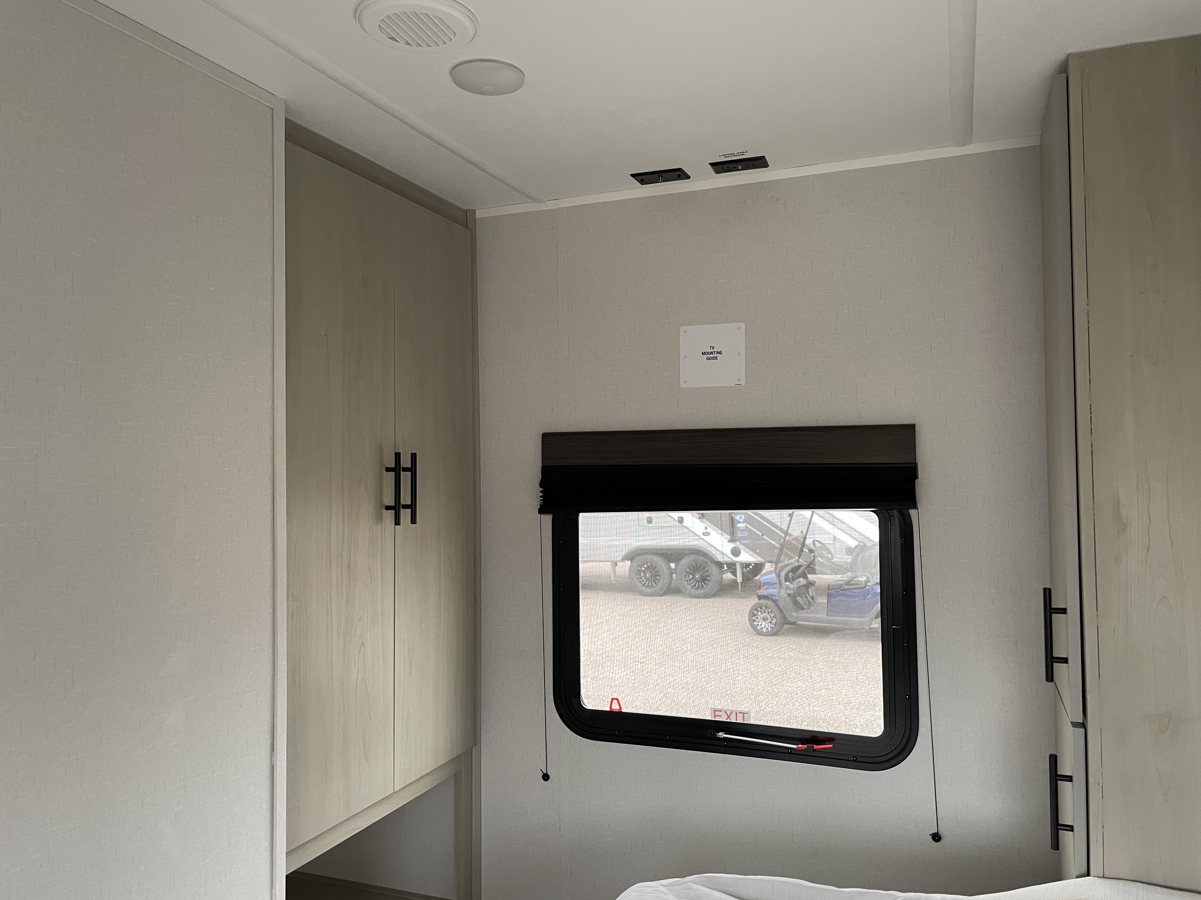 2027 Forest River Cherokee Alpha Wolf 28RLX - Image 21