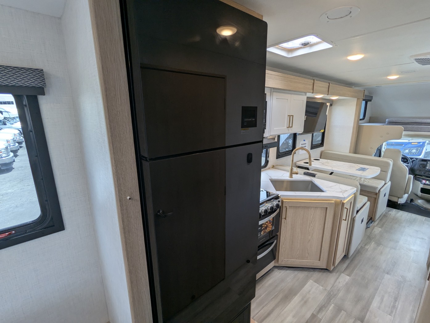 2027 Thor Motor Coach Four Winds 28Z - Image 27