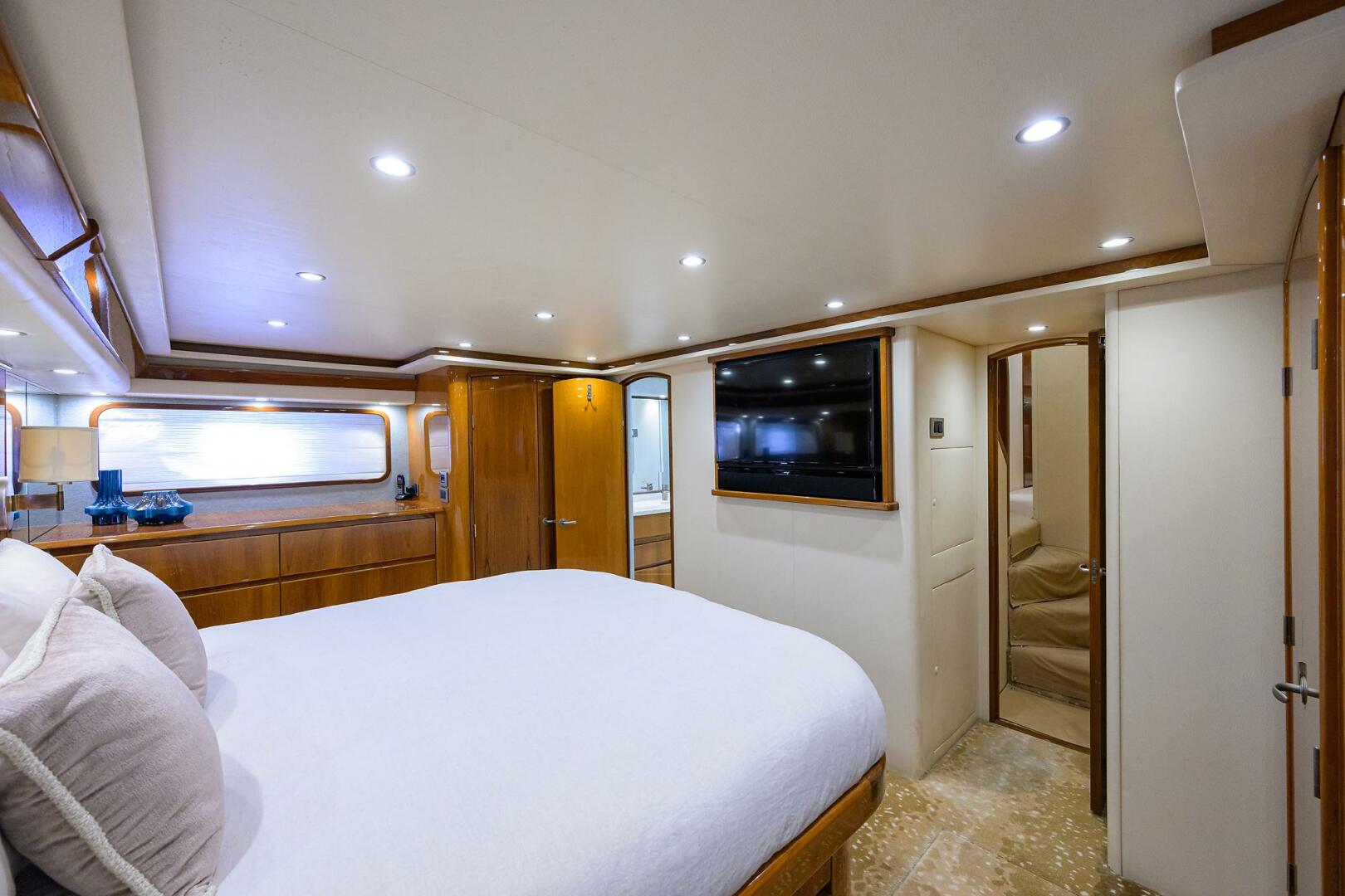 2014 Viking 76 Enclosed Bridge - Image 22