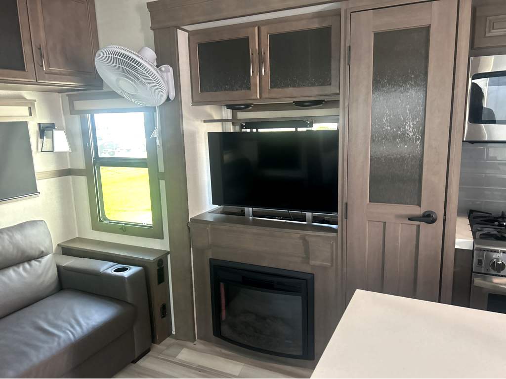 2023 GRAND DESIGN SOLITUDE 378MBS - Image 10