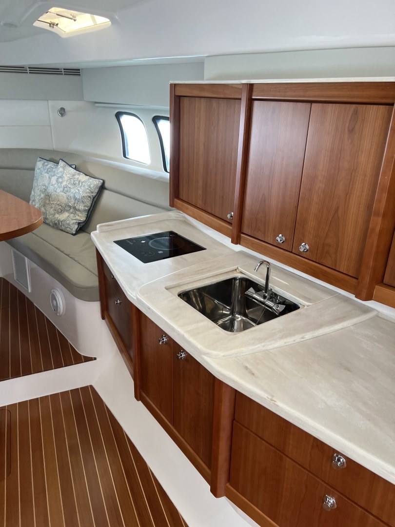 2019 Intrepid 475 Sport Yacht - Image 19
