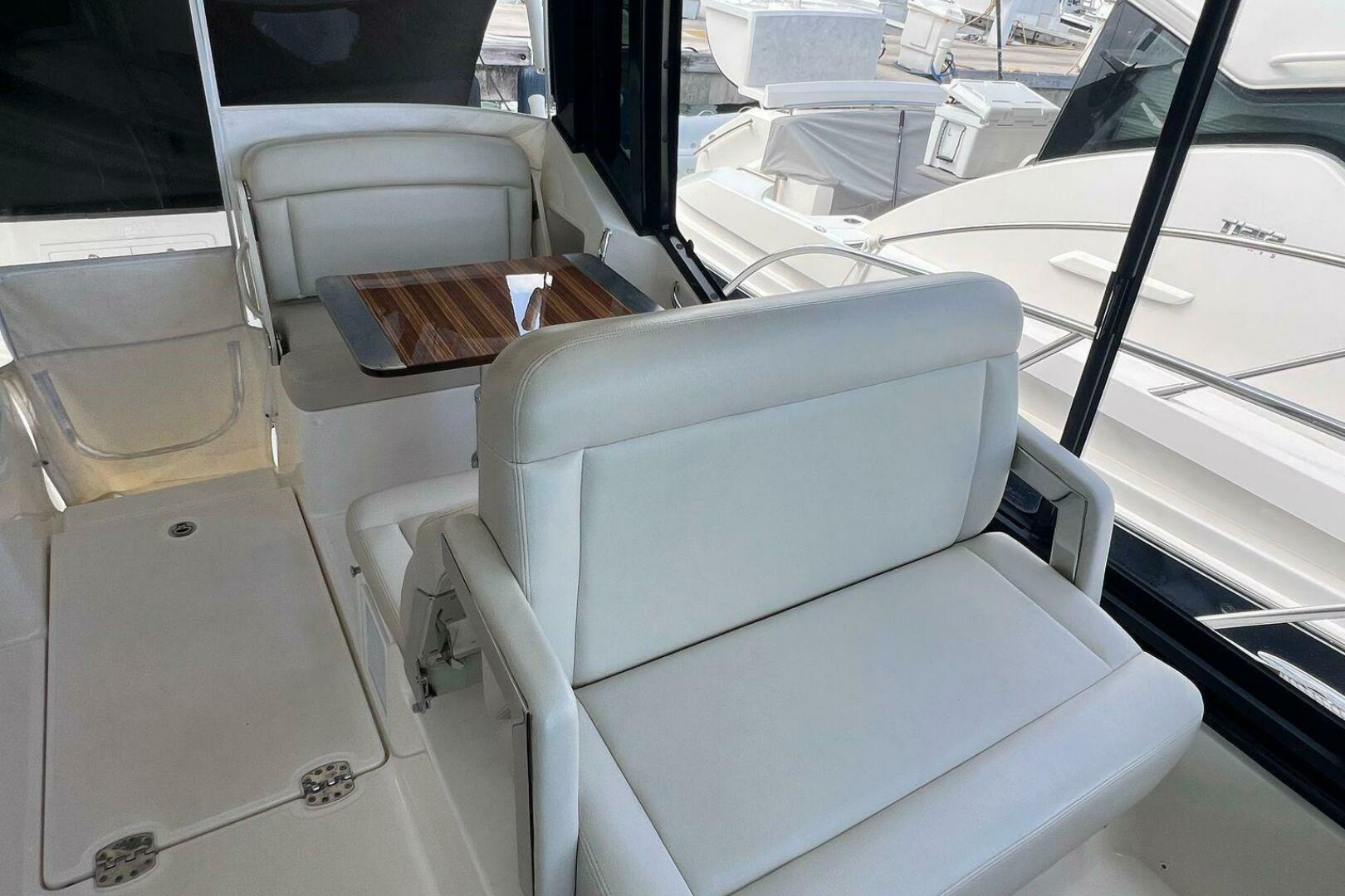 2022 Boston Whaler Conquest 405 - Image 14
