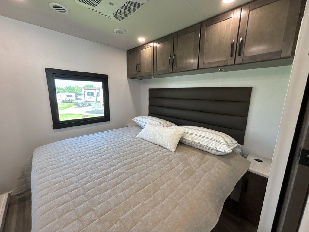 2026 ENTEGRA COACH VISION XL 34G - Image 24