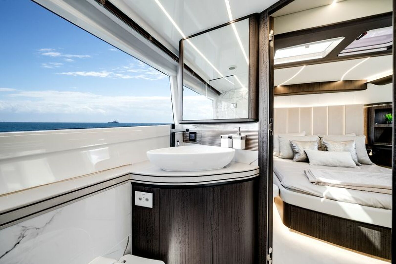 2024 Galeon 560 FLY Base - Image 6