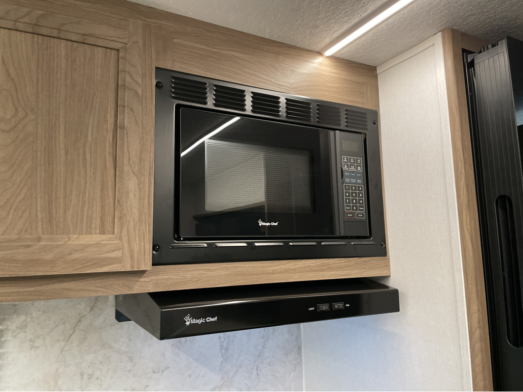 2025 Coachmen Freedom Express Ultra Lite 252RBS - Image 15