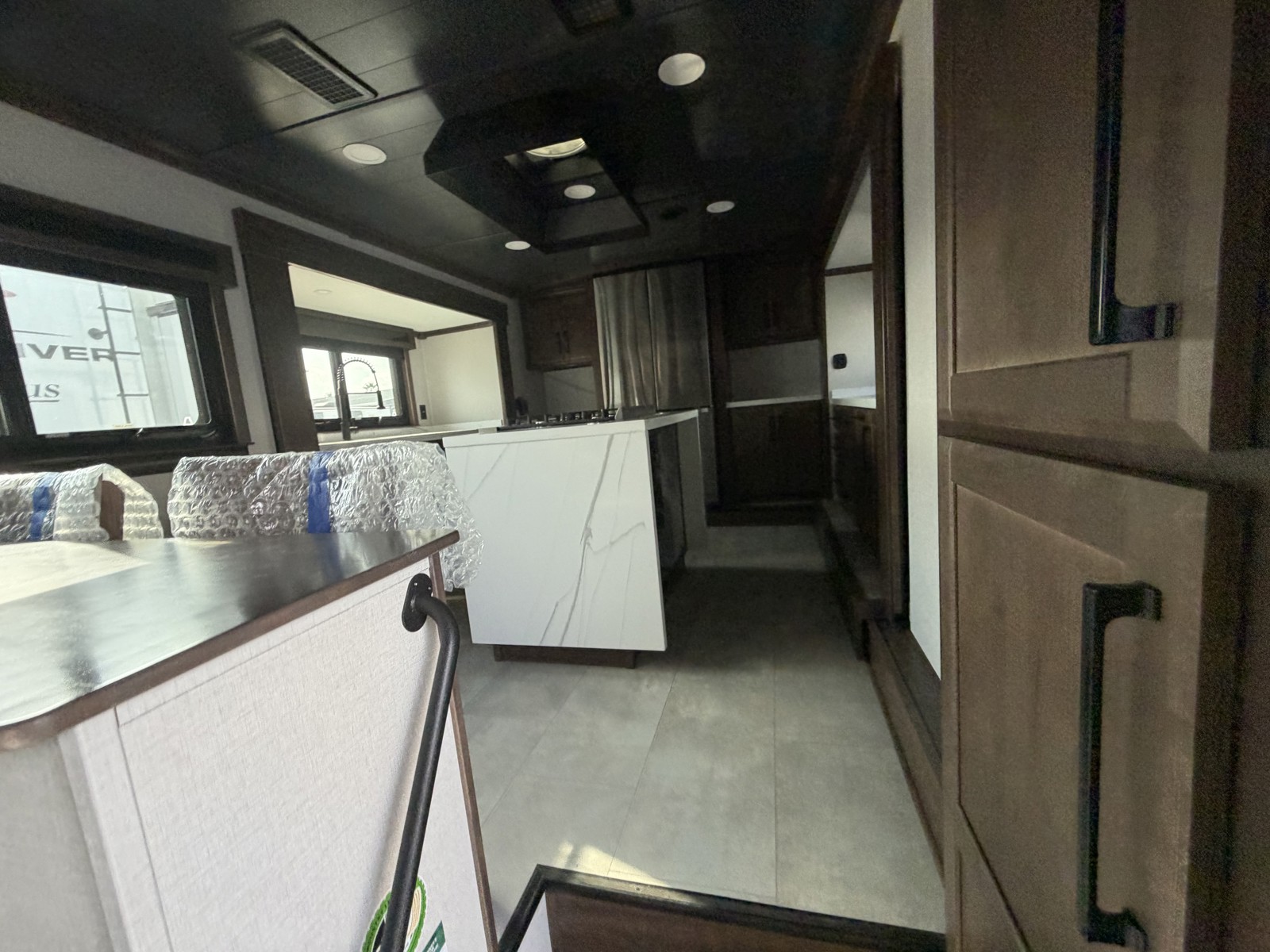 2025 FOREST RIVER 421FK - Image 44