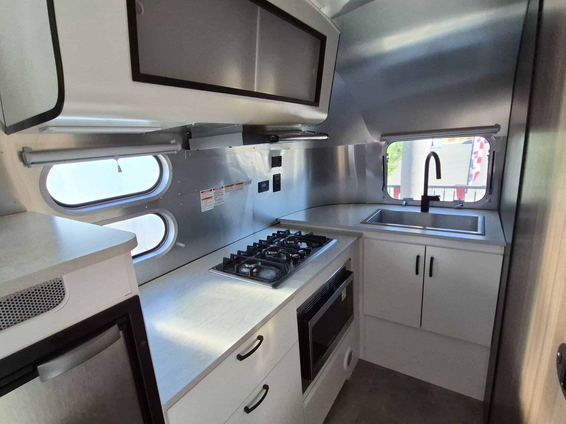 2024 Airstream Caravel 20FB - Image 19