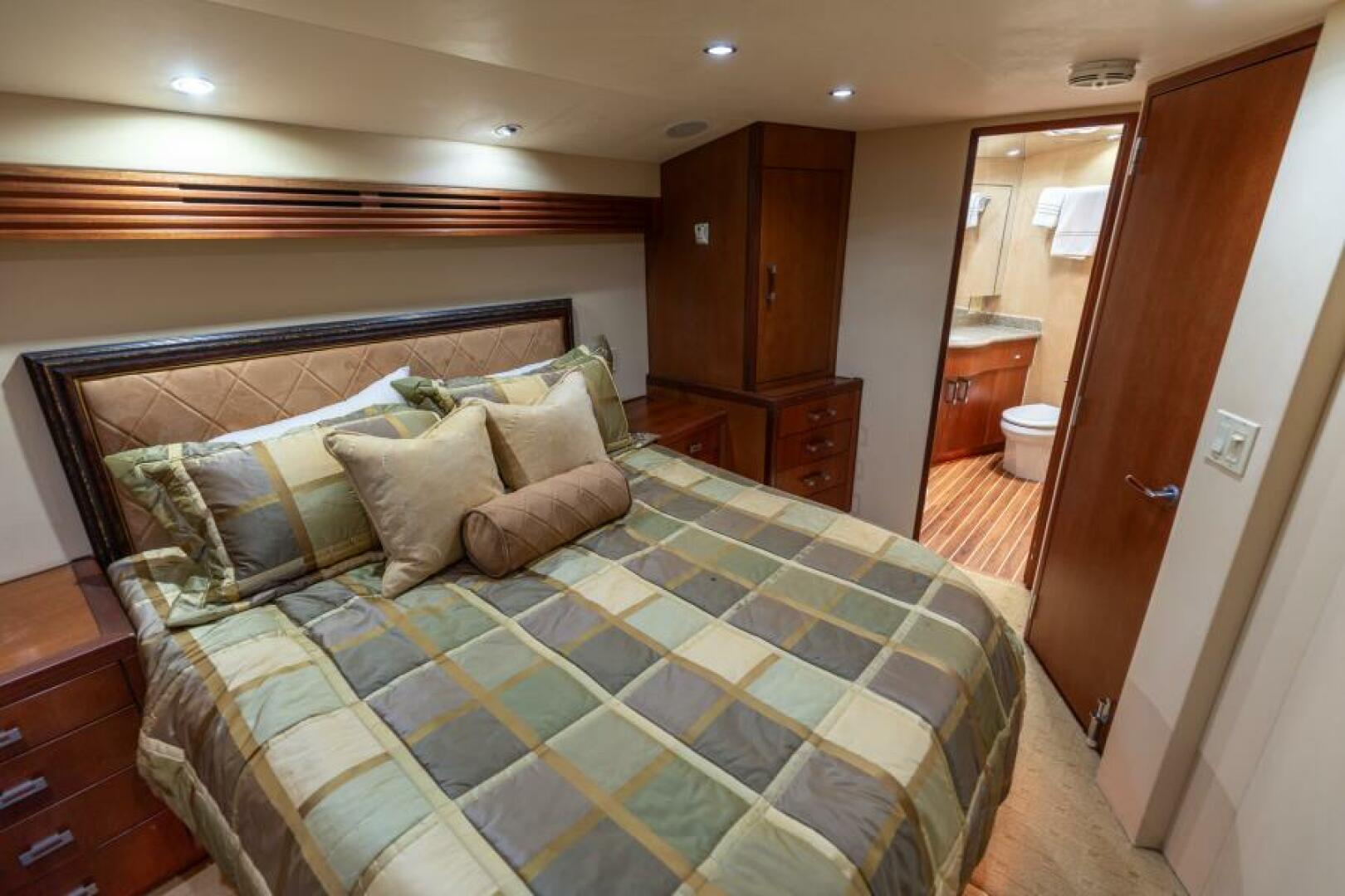 2008 Hatteras 60 Convertible - Image 10