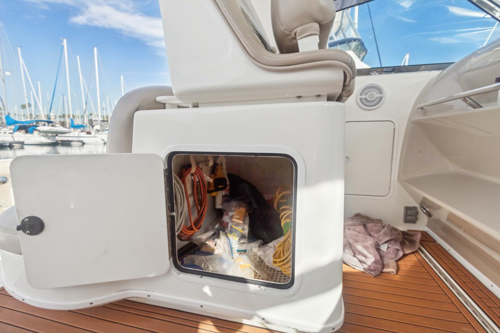 2000 Sea Ray 370 Express Cruiser - Image 27
