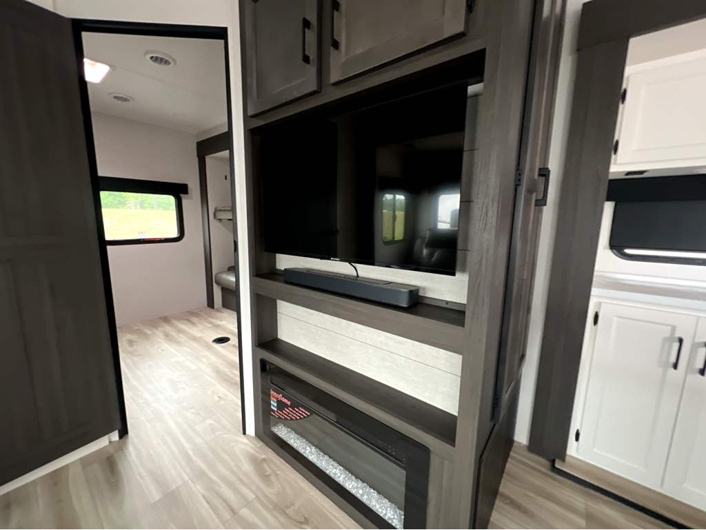 2026 VENTURE RV SPORTTREK 327VIK - Image 9