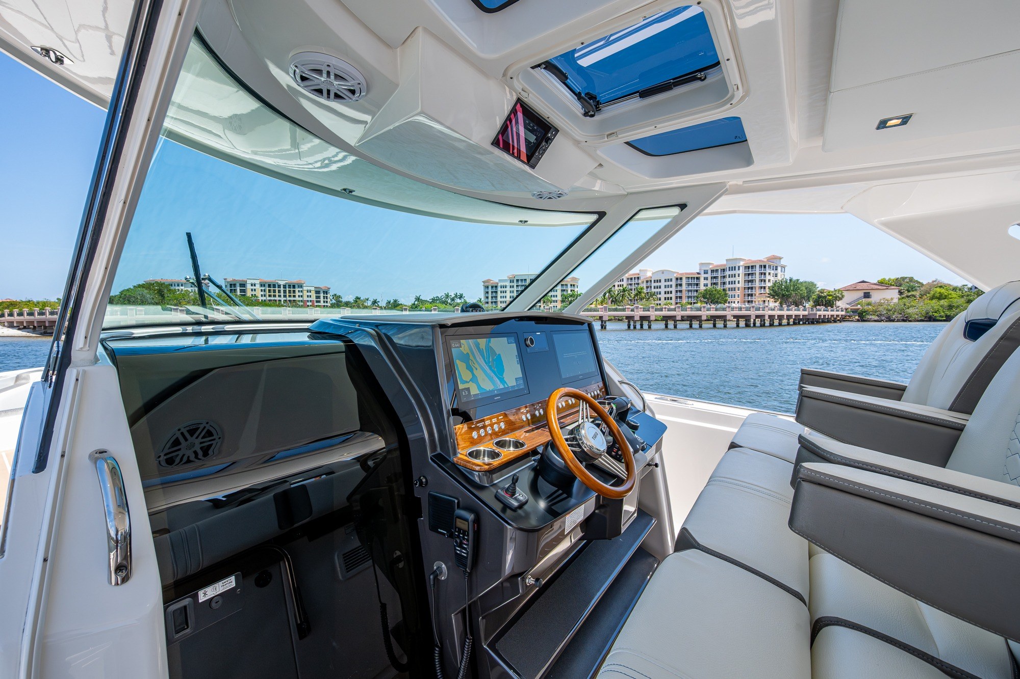 2024 Tiara Yachts 38 LS Base - Image 14