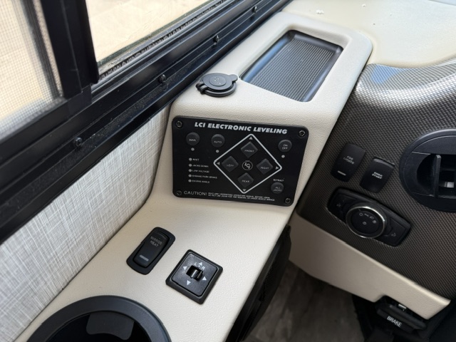 2023 Thor Motor Coach Windsport 31C - Image 23