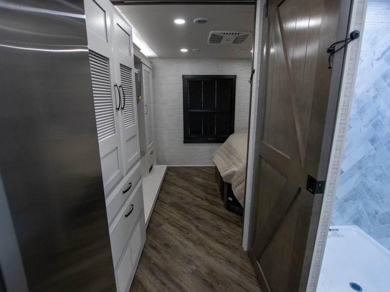 2025 Jayco Seneca 37M - Image 9