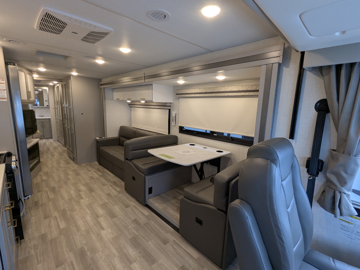 2026 Thor Motor Coach Windsport 35G - Image 2