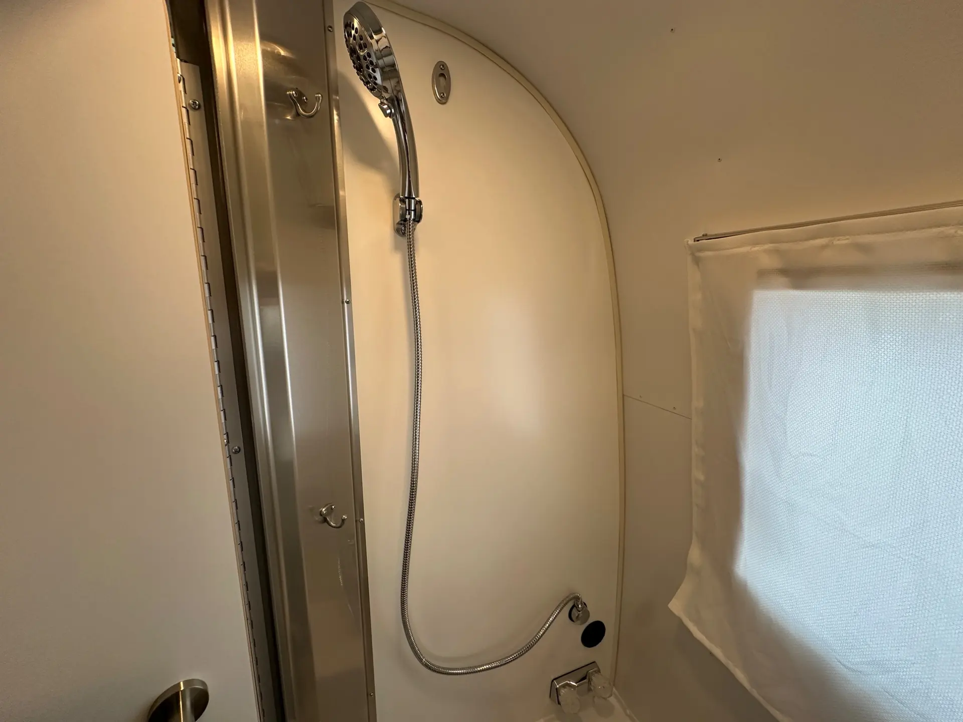 2027 Airstream World Traveler 17Rb - Image 24