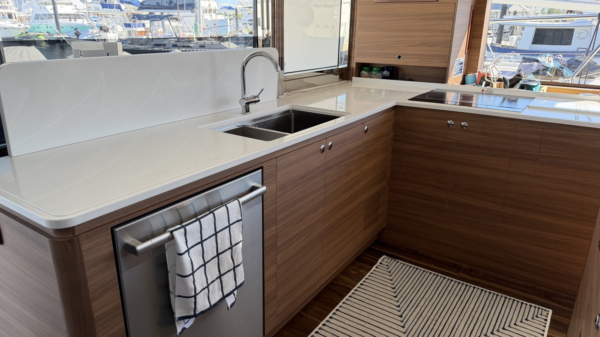 2025 Aquila 54 ENCLOSED BRIDGE - Image 27