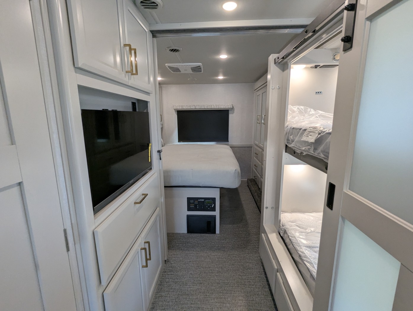 2026 Holiday Rambler Admiral 34J - Image 27