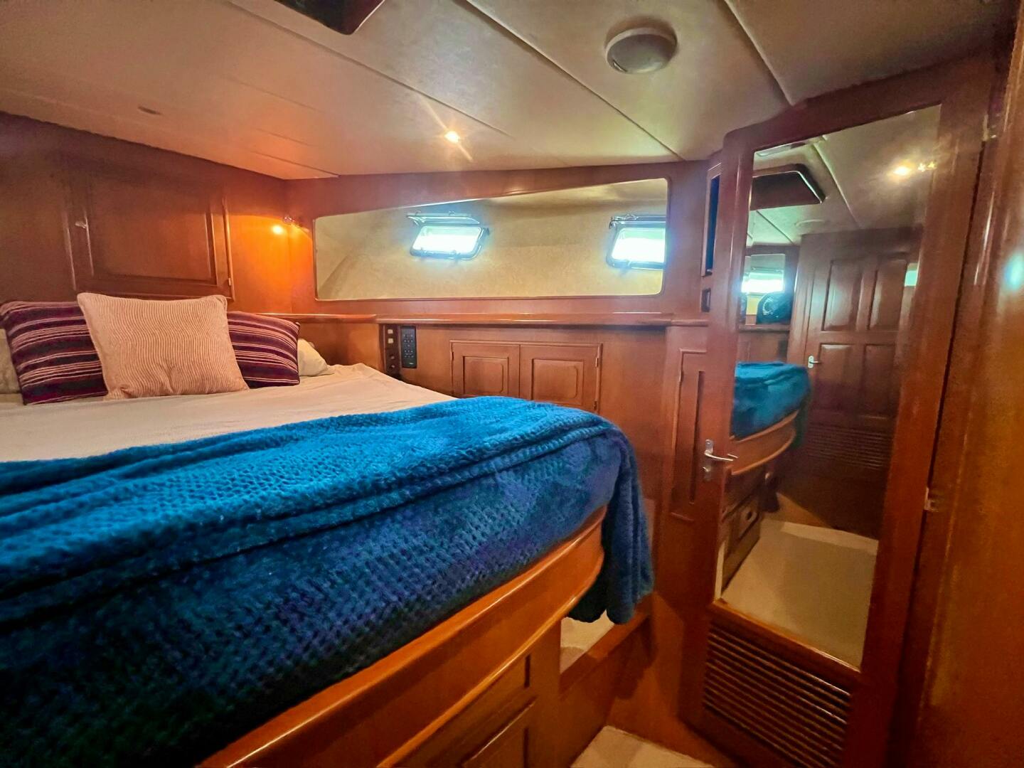 2000 Grand Alaskan 60 Pilothouse - Image 9