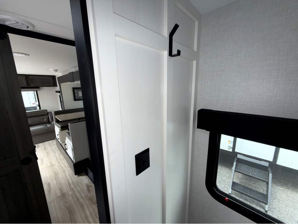 2026 VENTURE RV SPORTTREK STINGER 232VRL - Image 26