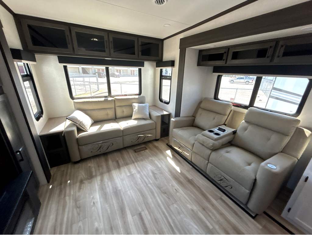 2026 VENTURE RV SPORTTREK 363VFR - Image 13