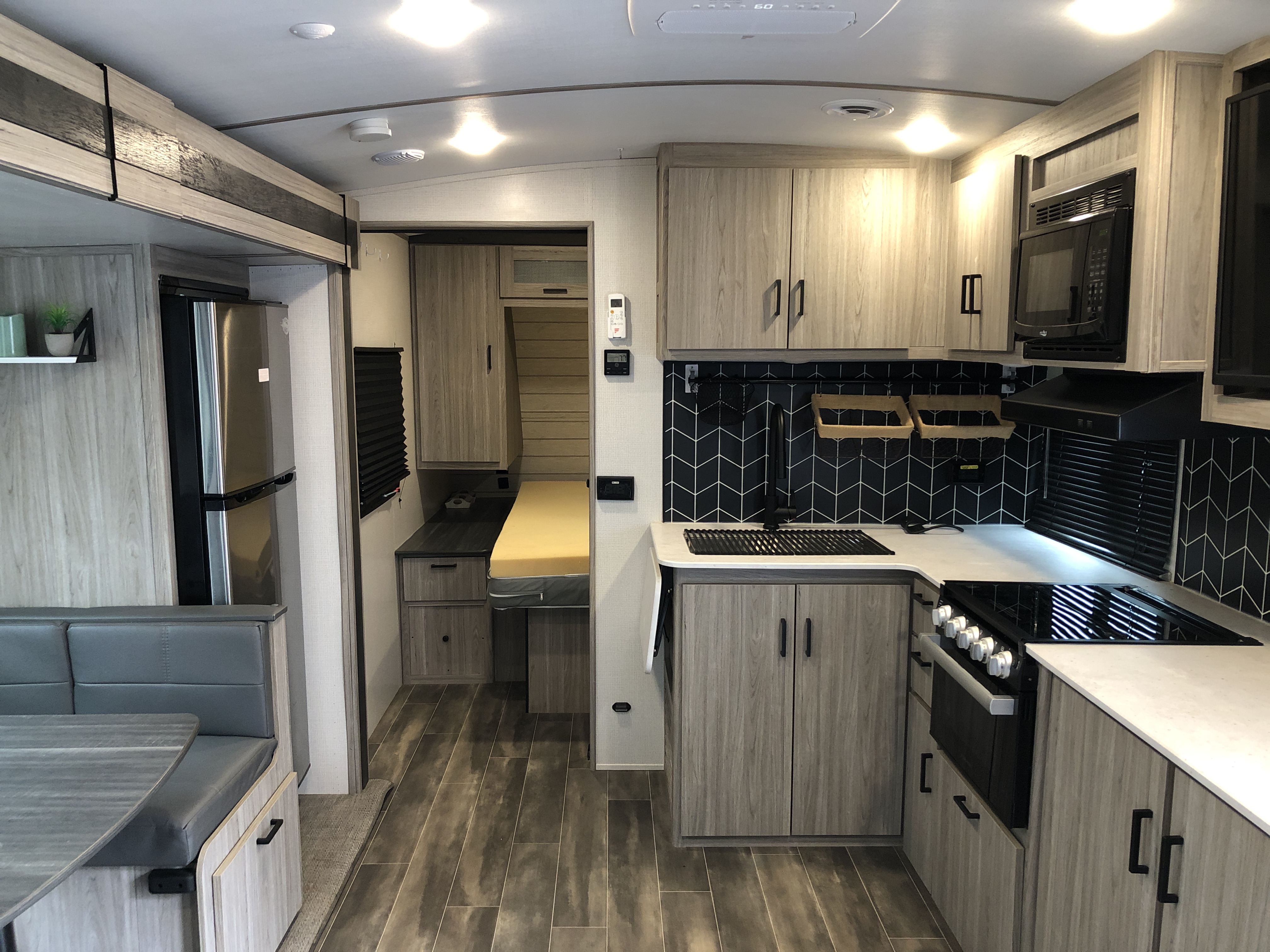 2022 Keystone Passport Grand Touring East 2401BH GT - Image 10