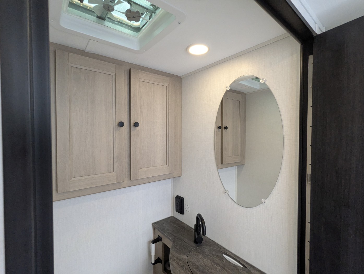 2026 FOREST RIVER SUNSEEKER 2750SLE - Image 25