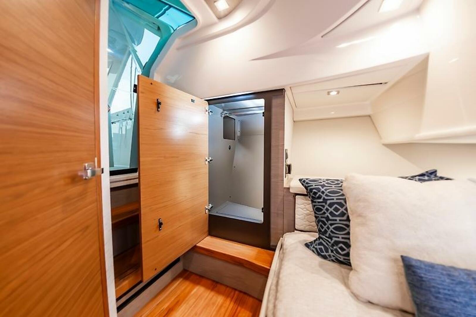 2023 TIARA YACHTS TIARA YACHTS 38 LS Base - Image 37