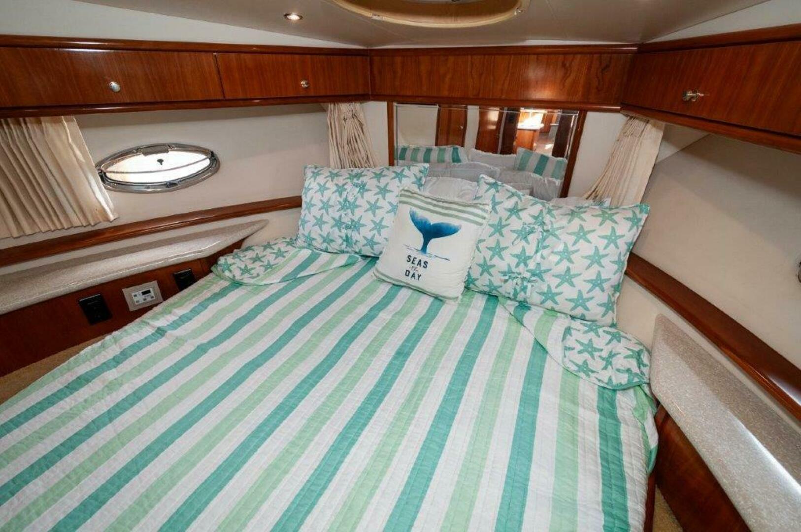 2002 Carver 444 Cockpit Motor Yacht - Image 23