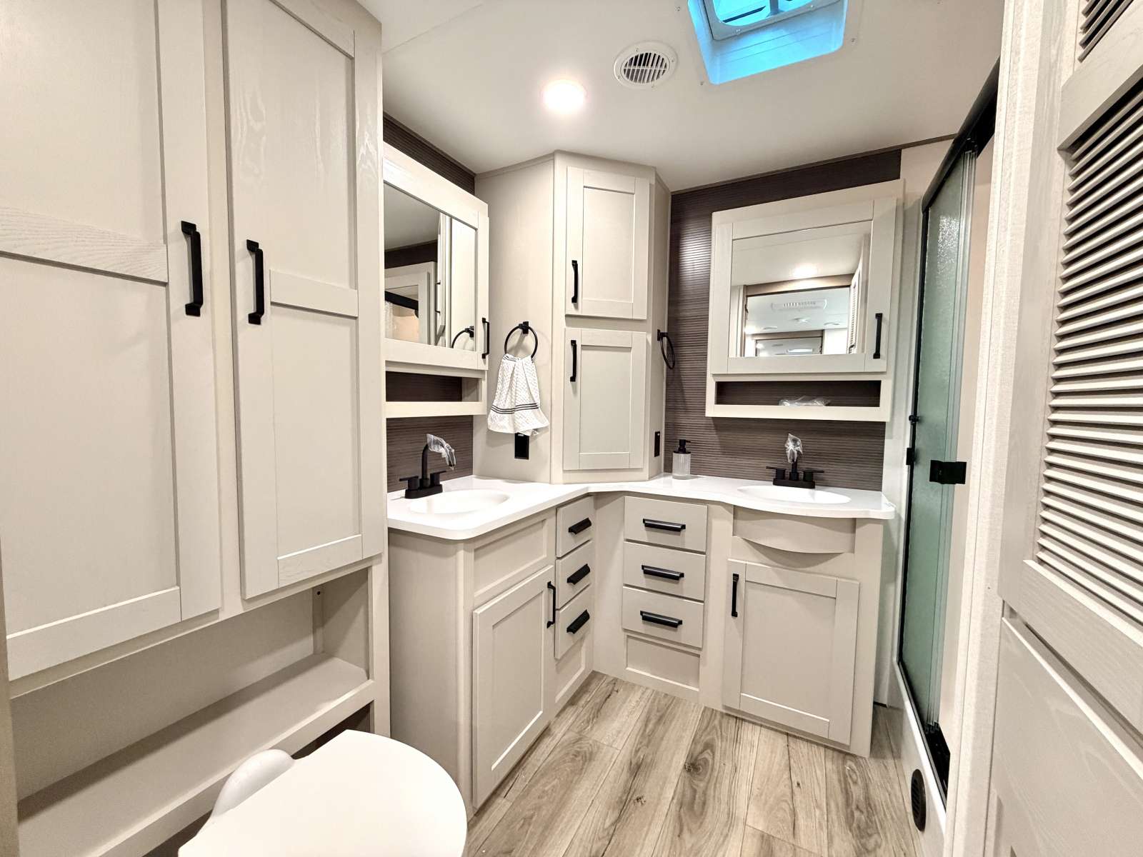 2026 Grand Design Reflection Travel Trailer 322FKTS - Image 18