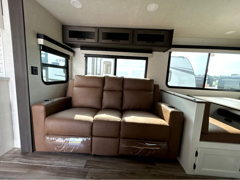 2026 VENTURE RV SPORTTREK 251VRK - Image 17