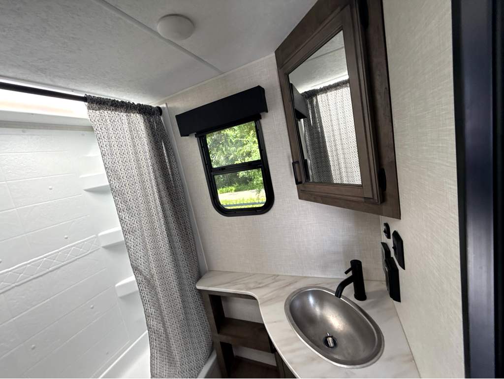 2024 VENTURE RV STRATUS 261VRB - Image 20