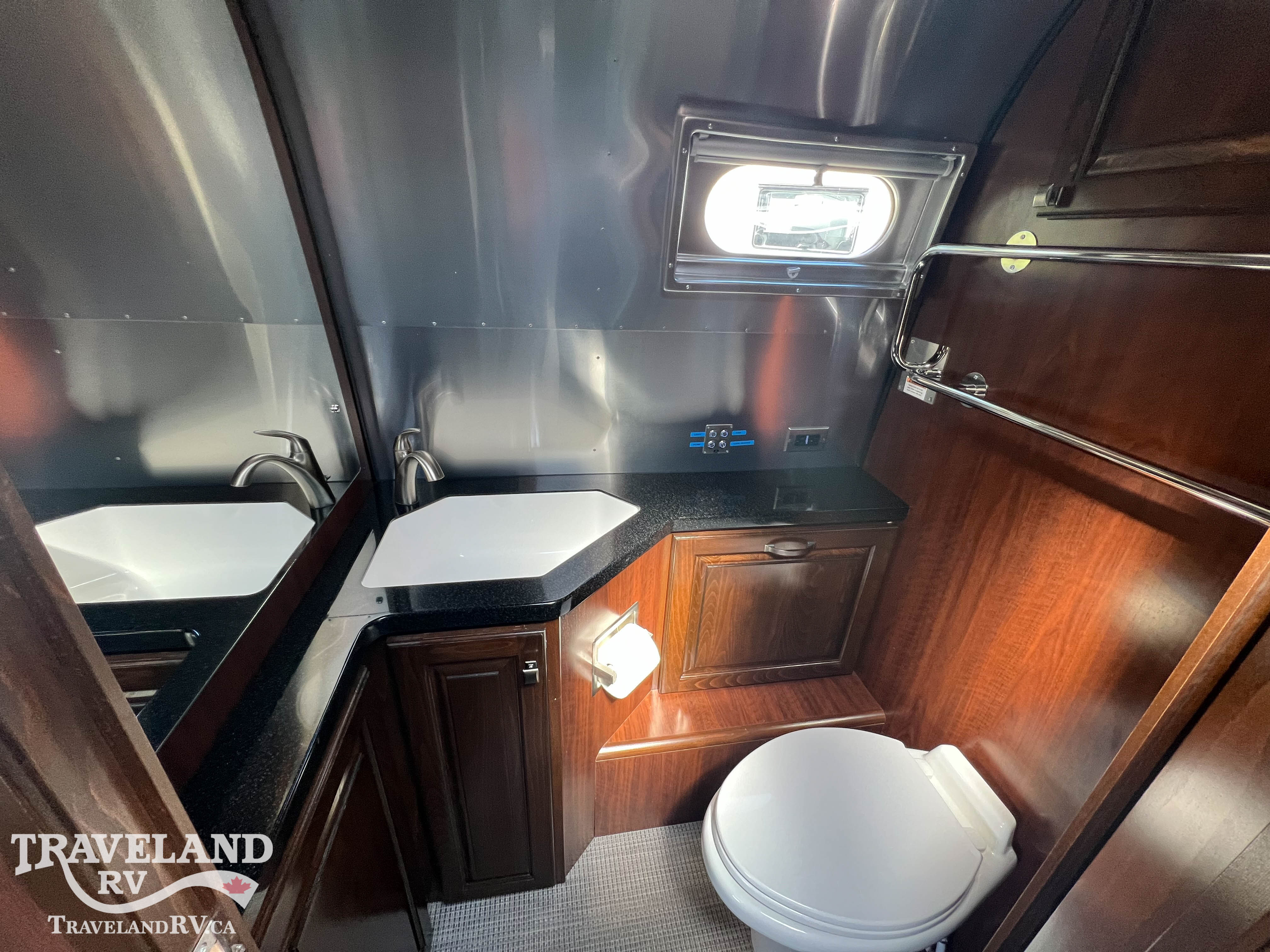 2020 Airstream Classic 30RB Twin - Image 18