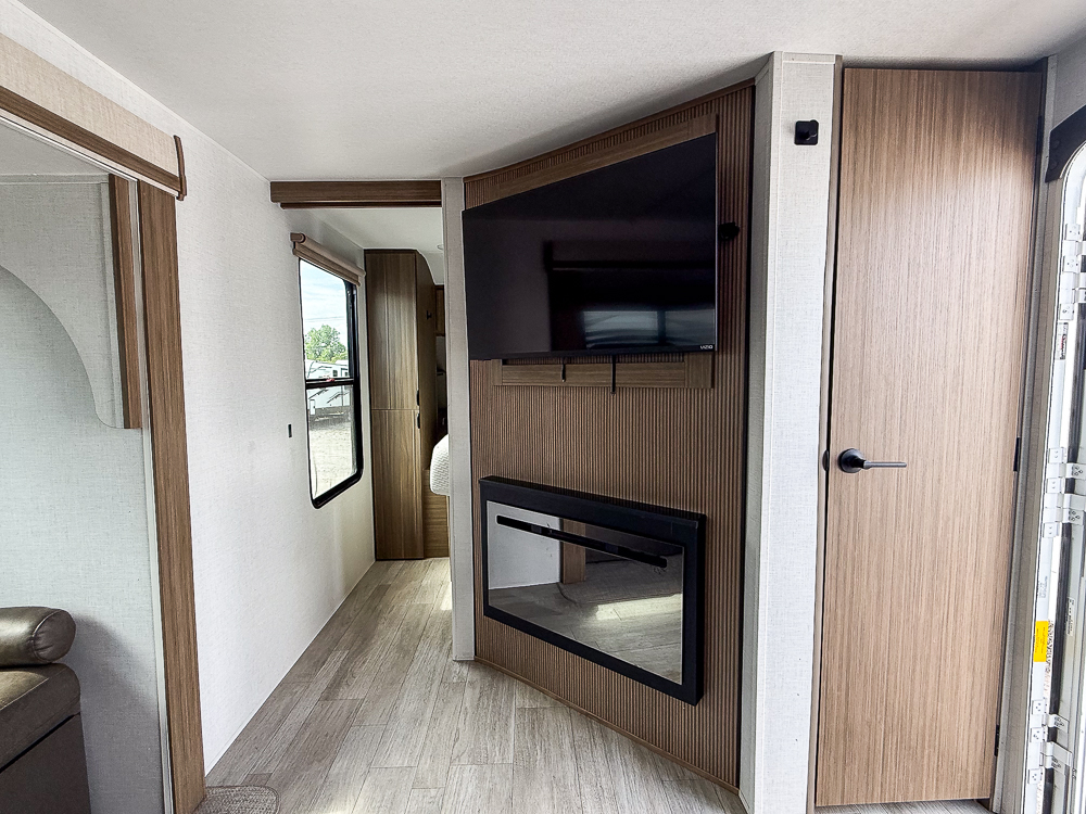 2025 FOREST RIVER SALEM CRUISE LITE 26DBUD - Image 35