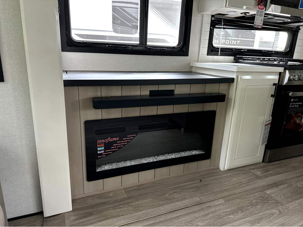 2027 JAYCO PINNACLE 32RLTS - Image 10