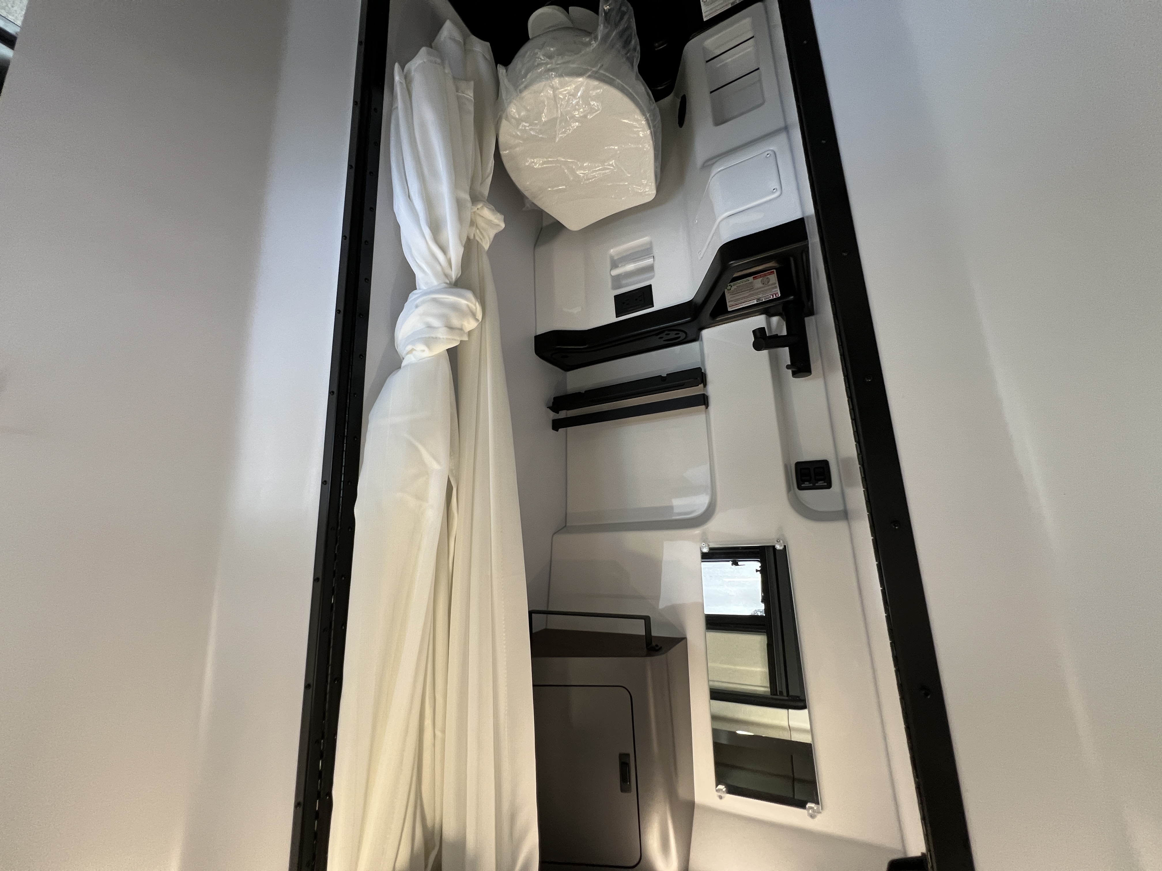 2027 Grand Design Lineage Series VP2 LVP2 - Image 24