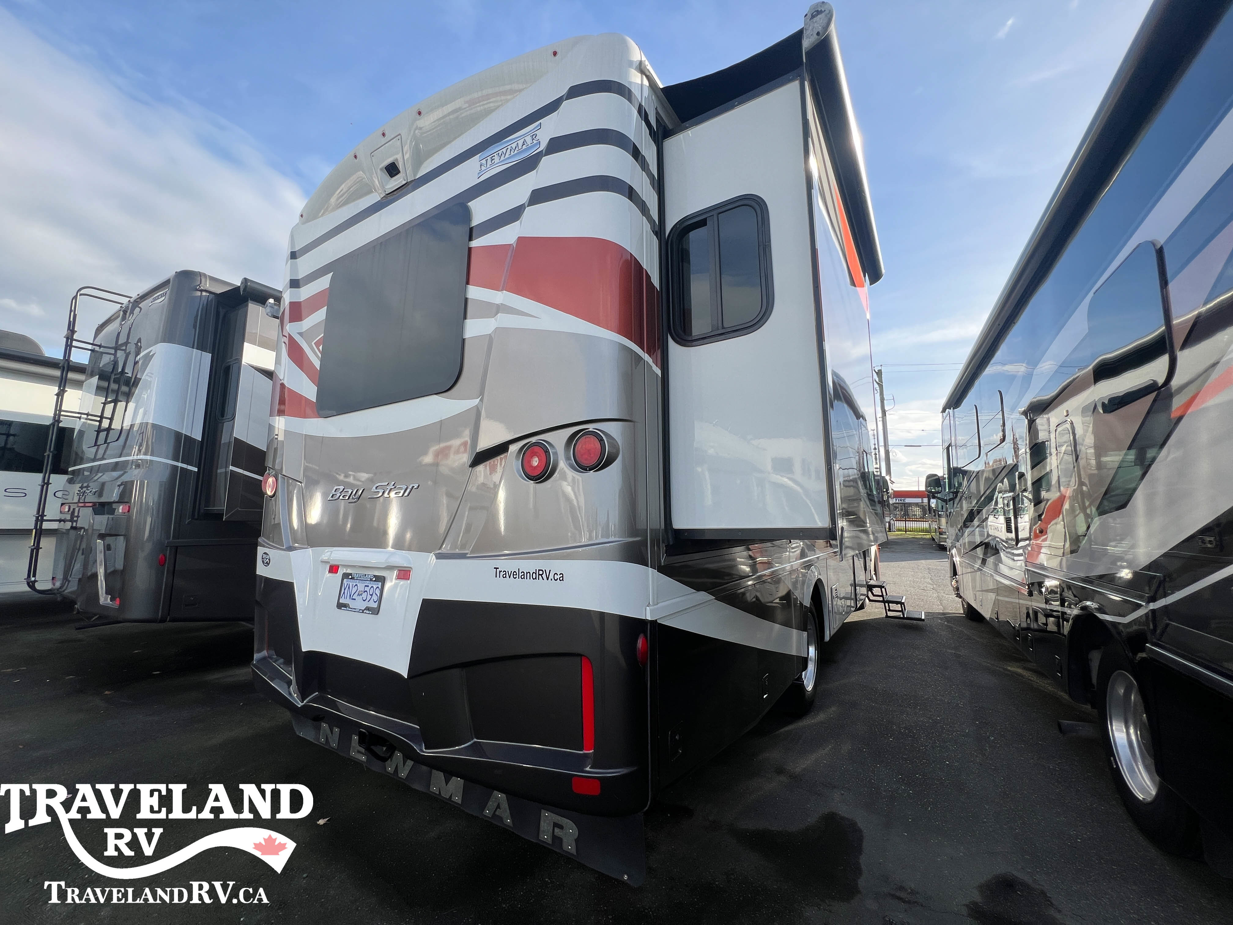 2021 Newmar Bay Star 3014 - Image 3