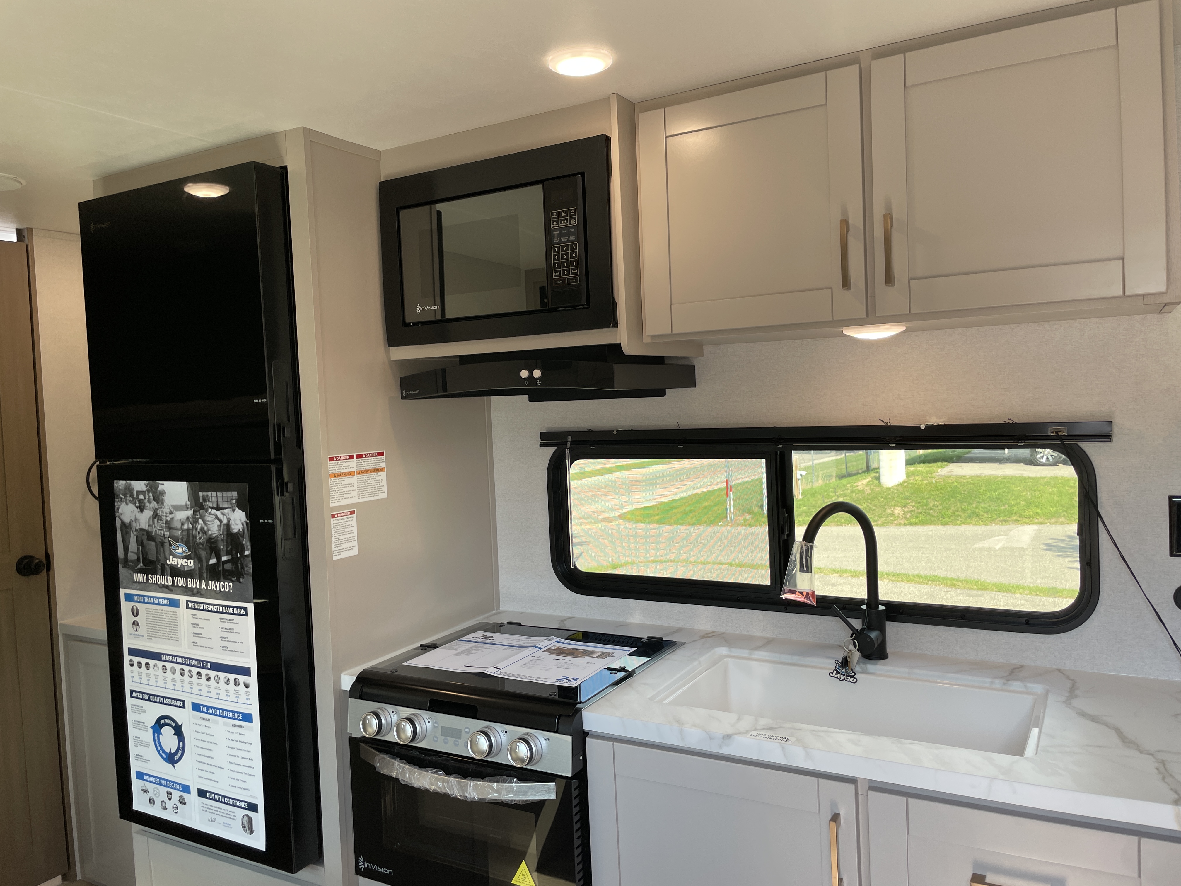 2027 Jayco Jay Flight 260BH - Image 11