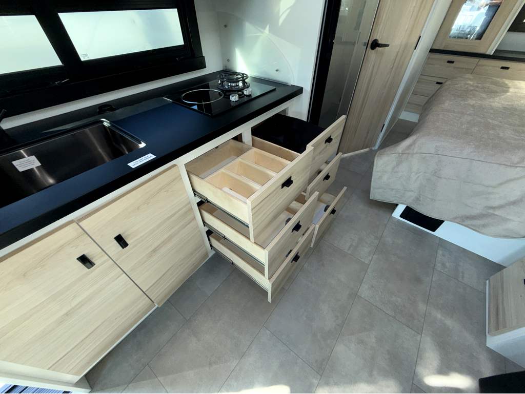 2027 ENTEGRA COACH QWEST 25L - Image 23