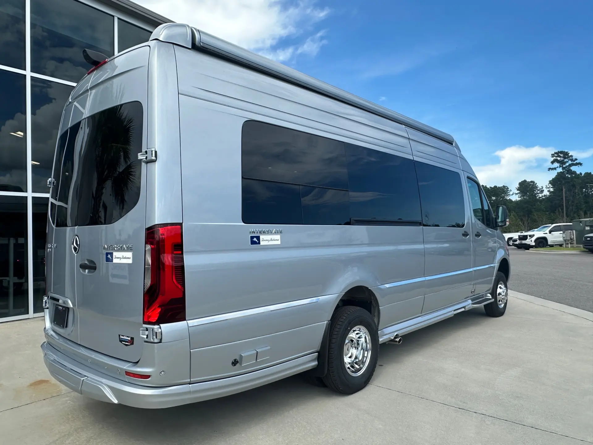 2027 Airstream Interstate 24GL Tommy Bahama - Image 4